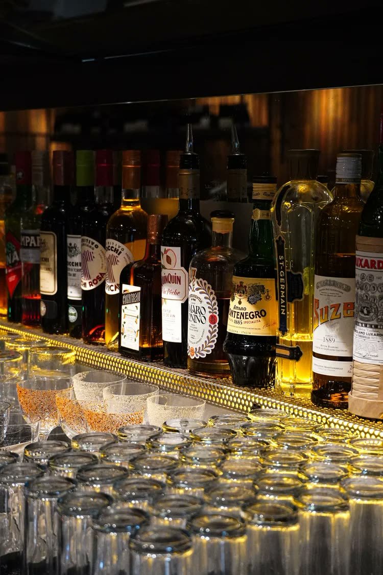 Crabshakk — the bar at service